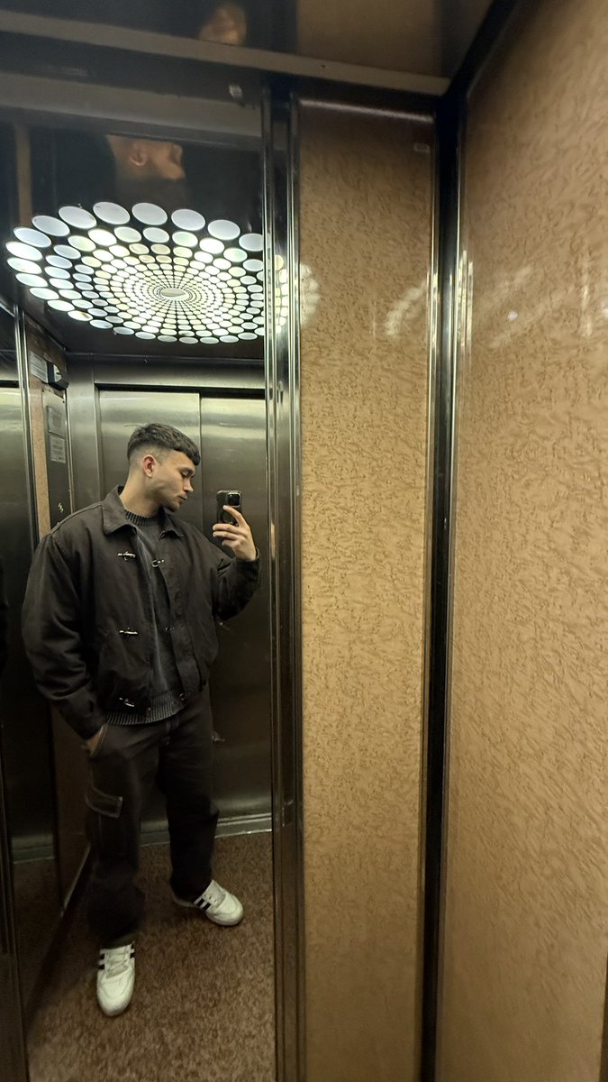 busco novia:

rubia
facha
155-160cm
gymrat
que no salga de fiesta
que no fume
guapa
pendientes de aro
chistosa
celosilla

os dejo lo que ofrezco abajo a cambio y si sois así comentad!