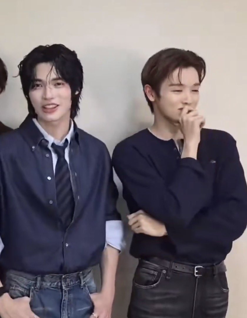 พอพี่วินร้อง i am your จบ ละนางแอบหันไปฮ้อบคนเดียว สะออนหนูชิคักแท้ 😫😫😫😫