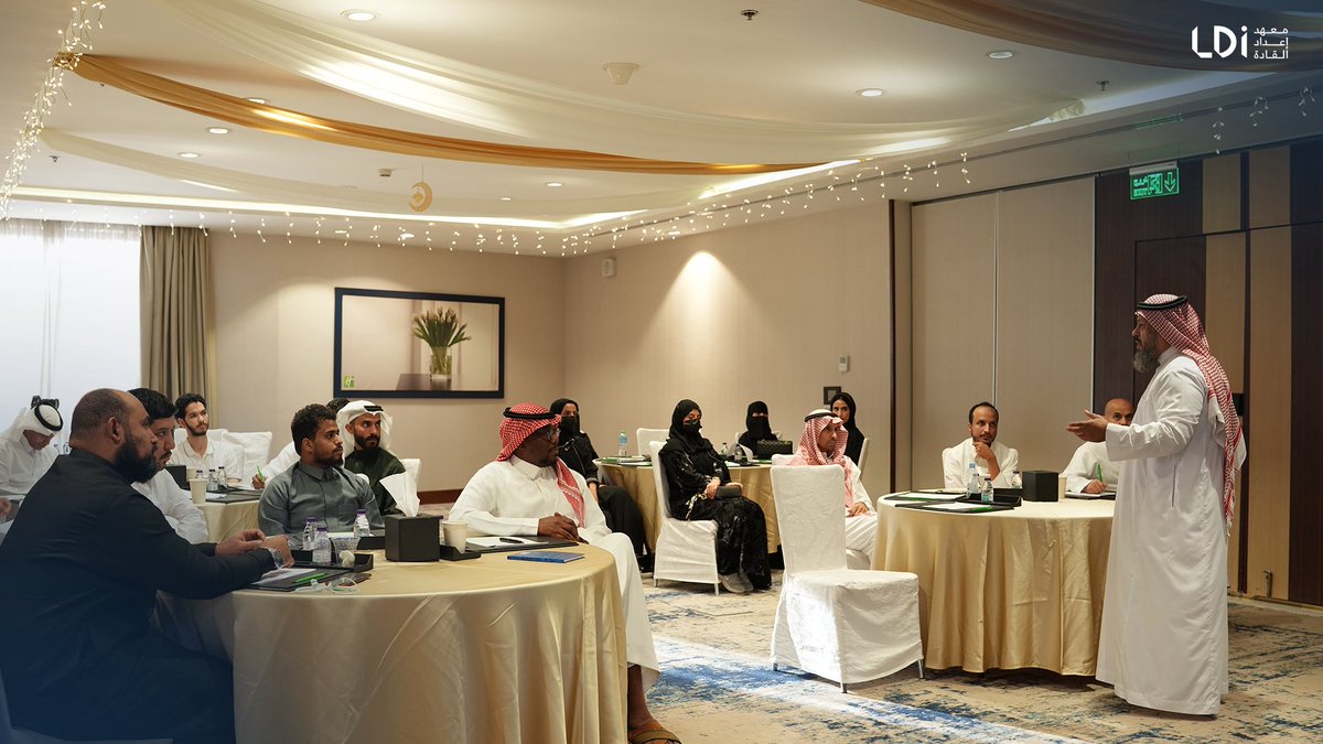 LDI_SAUDI's tweet photo. 📸 | جانب من دورة "التحليل الفني للمباريات" في مدينة جدة https://t.co/bVIbqfH742
