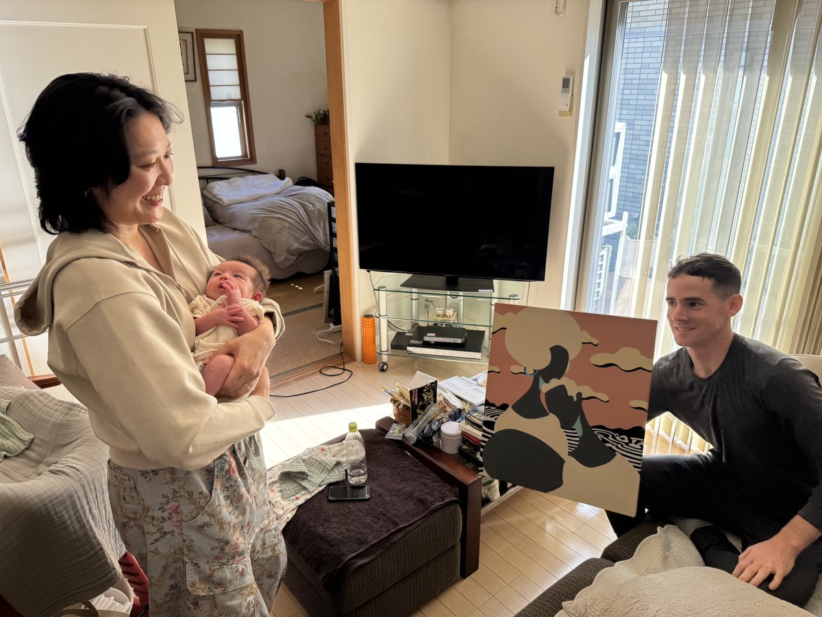 親友の旦那さんが僕の絵のファンでいてくれてて、妻が妊娠したから絵を描いて欲しいって頼んでくれた。
出来た絵を渡しに行ったら産まれてた👶
今度は生まれた後の絵も描かなきゃね