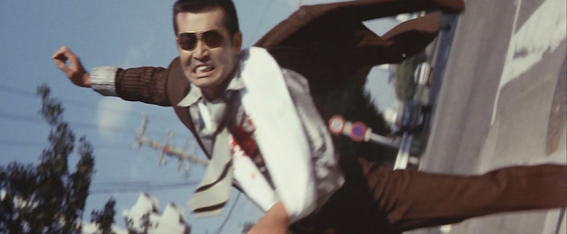 The dramatic story of a rogue detective who swears oath of brotherhood to a yakuza and falls outside the police organization. くちなしの花の～♪

やくざの墓場 くちなしの花 (1976)
Directed by Kinji Fukasaku
#FilmTwitter