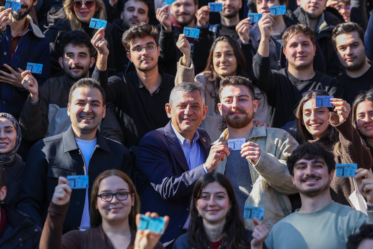 cm_aydin's tweet photo. İşte gerçek Boğaziçi Üniversitesi:

Mizansen yok. Prodüksiyon yok. Yasak yok. Yalan yok.

Okulun gerçek öğrencileri var. Kimlikleri de var.