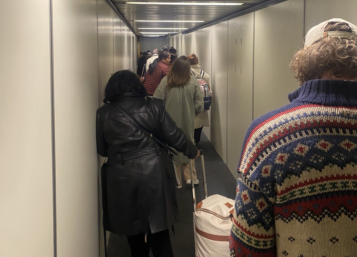 TimOnPoint's tweet image. Is it just me or have Americans just become collectively moronic at flying?

I mean, how long does it take to walk on the airplane and sit down?