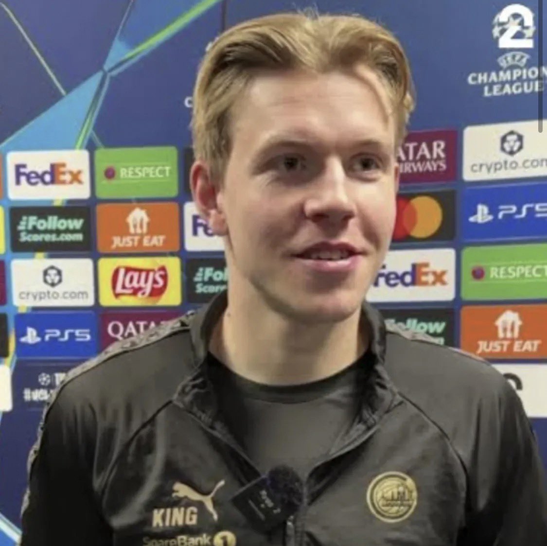 💣🇳🇴 JENS PETTER HAUGE:
"Sono tifoso rossonero e aver segnato contro l'Inter è stata una goduria immensa. Ho visto quello che è successo in InterJuve, Bastoni è stato vergognoso.
Scudetto? Sticazzi l’importante è aver dato 3 pere all’Inter. Forza Milan!”