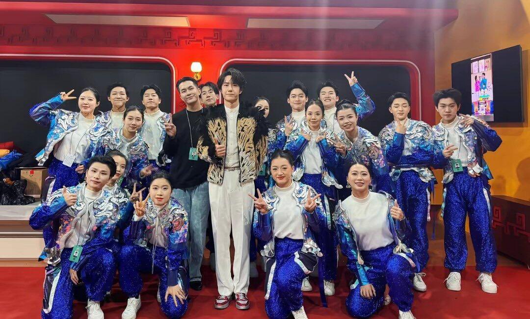 จะมีใครปล่อยรูปอีกไหมรอเซฟอยู่นะ อยากให้รู้ว่าคุณคือความหวังหมู่บ้าน

#หวังอี้ป๋อ​ #WangYibo