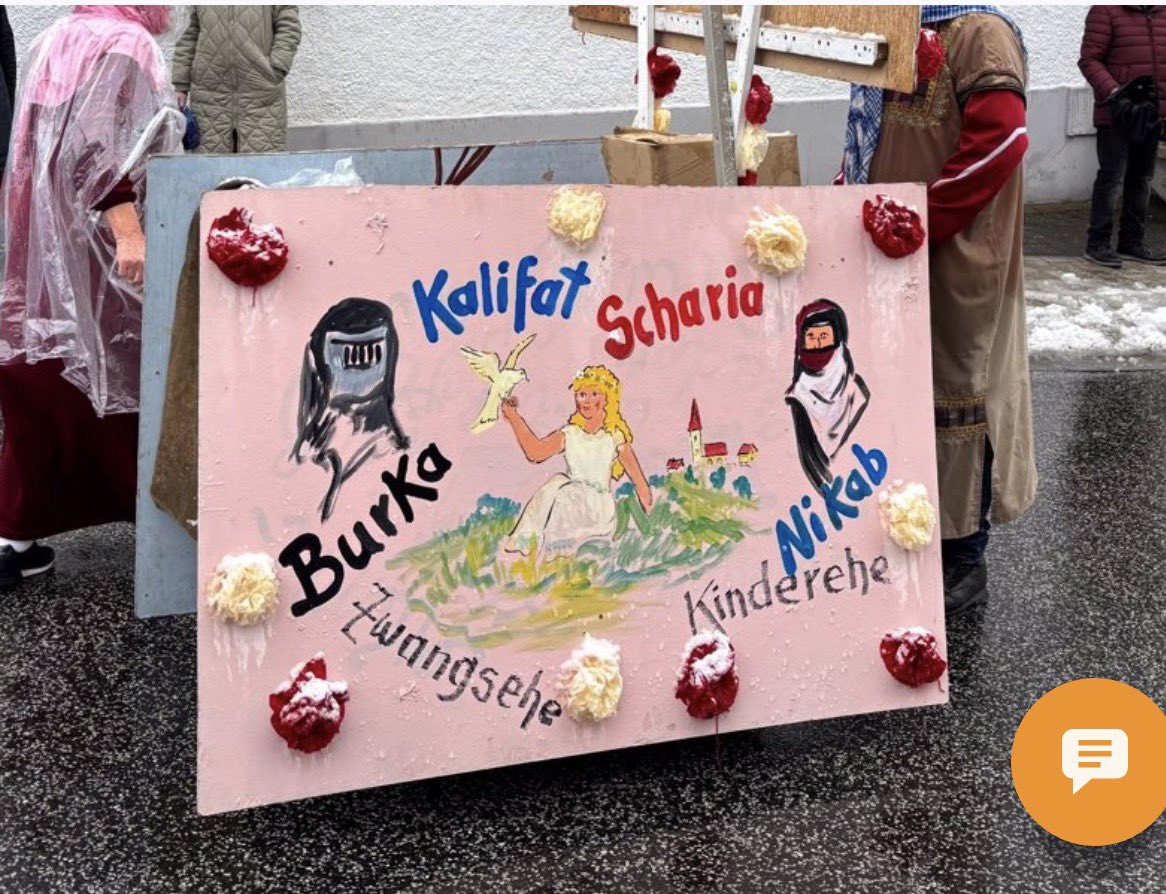 mmatussek's tweet photo. Nicht gerade ein #Prunkwagen beim Karneval, dieser kleine Bollerwagen, aber einer der #Wahrheit in diesem #Hofgang eines ausgepressten Wahlvolks, mit der bangen Frage, was unsere #Mädchen unter einer #Sharia zu erleiden hätten, danke #nius für die Fotos - natürlich ermittelt der #Staatsschutz