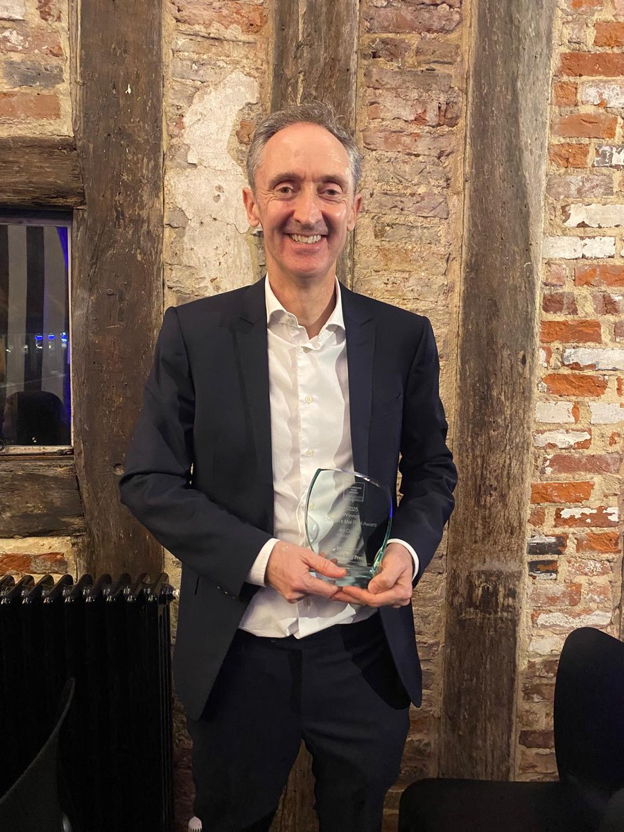 Eye Books tweet media