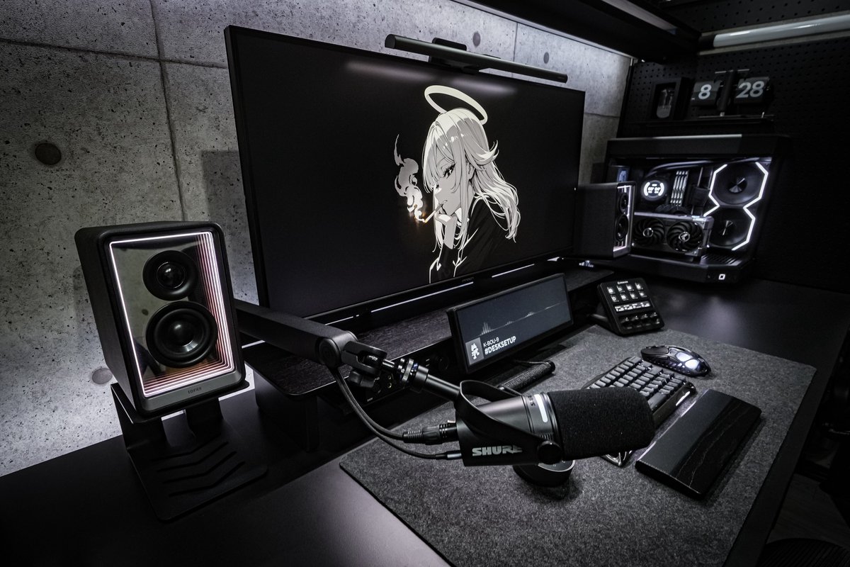 k_bou_9's tweet image. Elgato"Wave Mic Arm Pro"設置完了☑️
マイク使用しない時はモニター裏に隠せるように配置してみた🛠️
#desksetup #Elgato