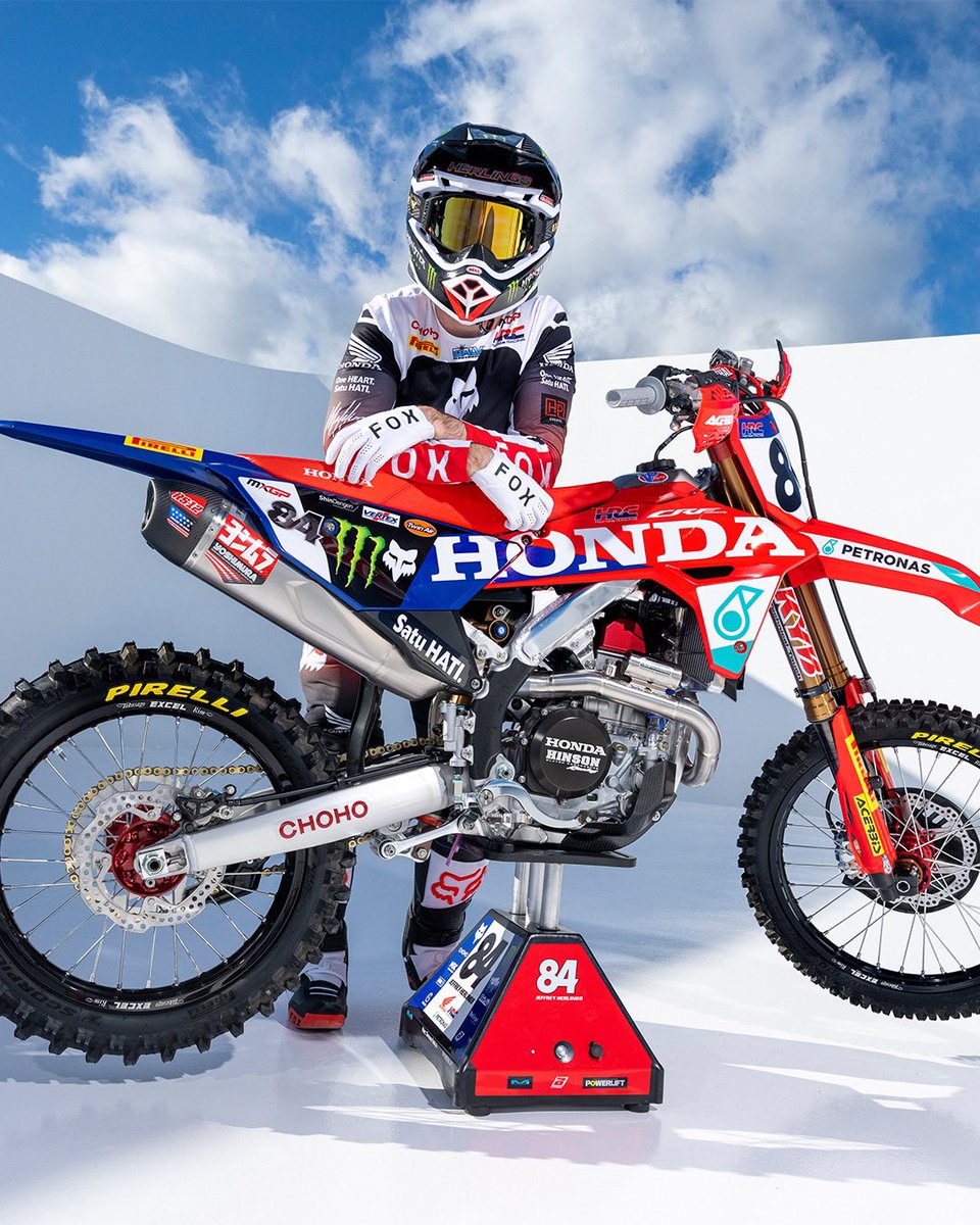 One of the most intriguing moves of the MXGP silly season was long-time Red Bull KTM leader Jeffrey Herlings defecting to the Honda HRC Petronas program, signalling a major shift as the five-time world champion enters the latter stages of his career. 🔗 motoonline.com/int/five-quest…