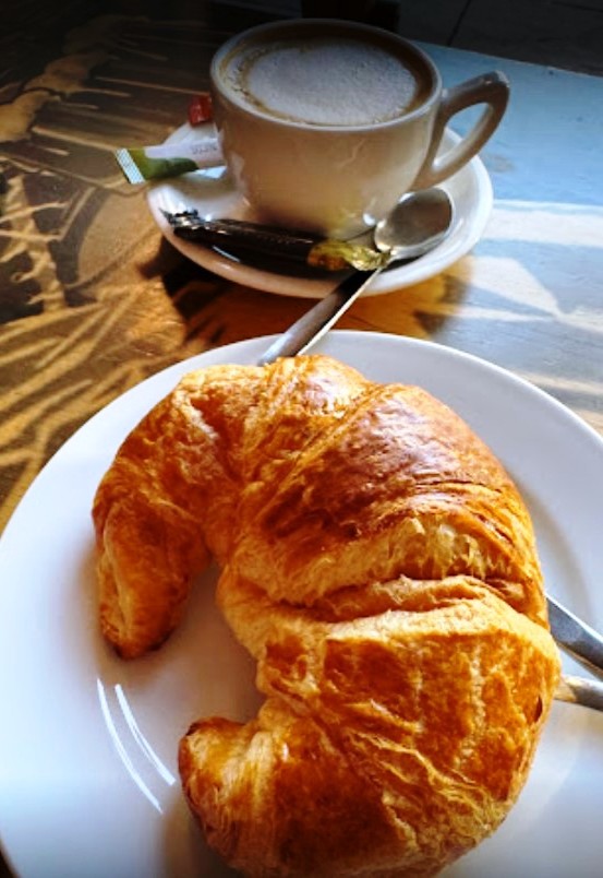 😍 Tardes en cualquiera de nuestros locales en #Asturias. Ya sabéis que nos podéis encontrar en:
🎯 La Botica Indiana de #Colloto.
🎯 El Molly Malone de #PoladeSiero.
🎯 La Botica Indiana de la Plaza Mayor de #Gijón.
🎯 El Teatrillo de #Pravia.
🎯 La Botica Indiana de #Candás.