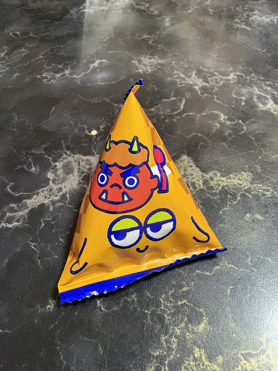 節分の時に買っておいたチロルチョコ かわいいサイズのチロルが三角