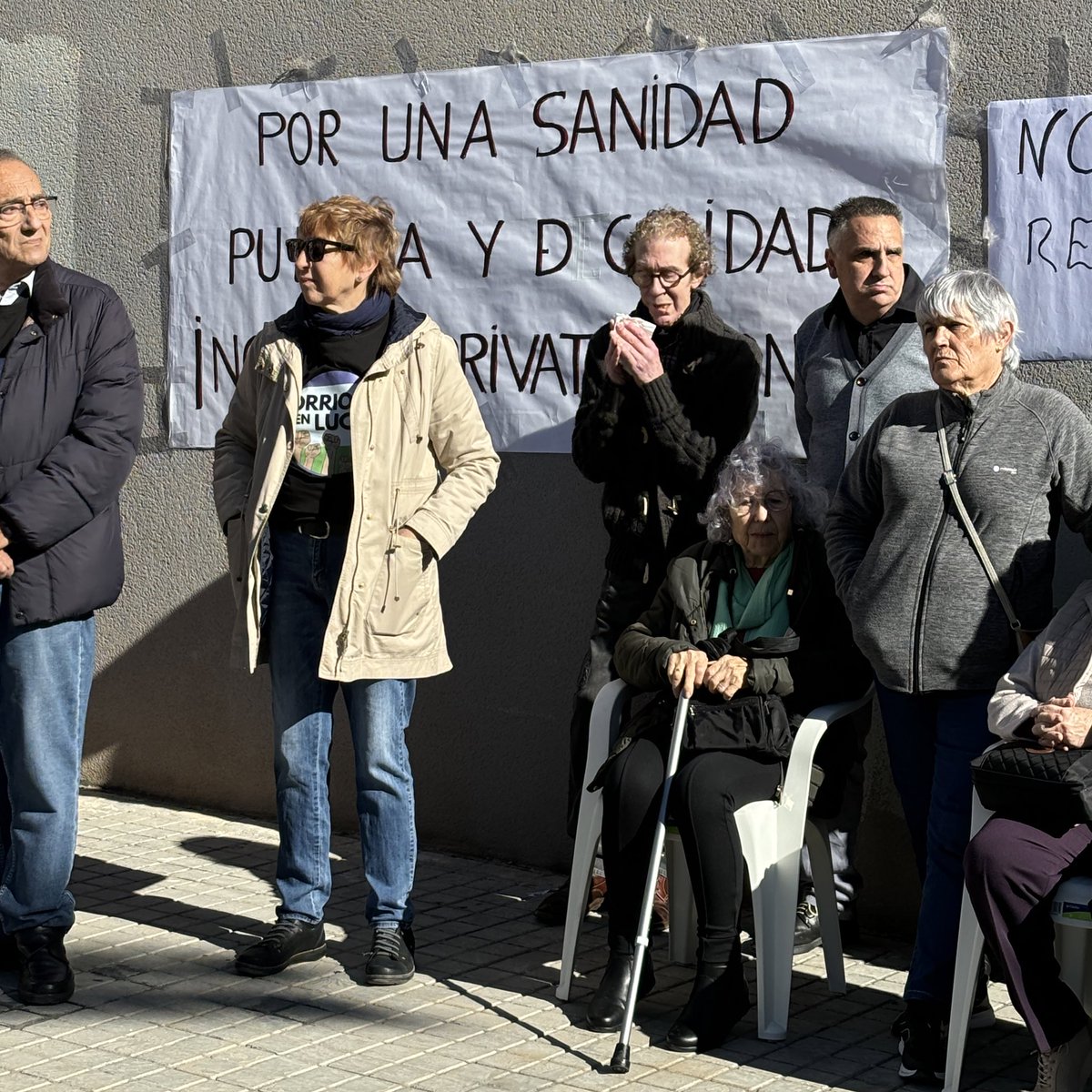 Hui hem estat al costat dels veïns i veïnes d’Orriols en la concentració convicada per <a href="/orriolsenlucha/">orriols en lucha</a> contra les retallades del PP en sanitat pública.

La salut no és un negoci, és un dret ✊