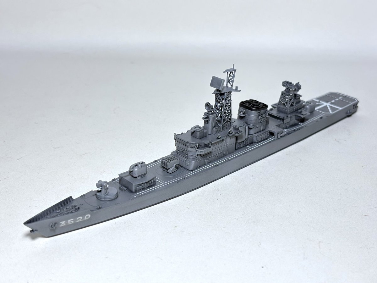 今日も少し進めました 艦船や戦闘機の模型は、初めに大まかな