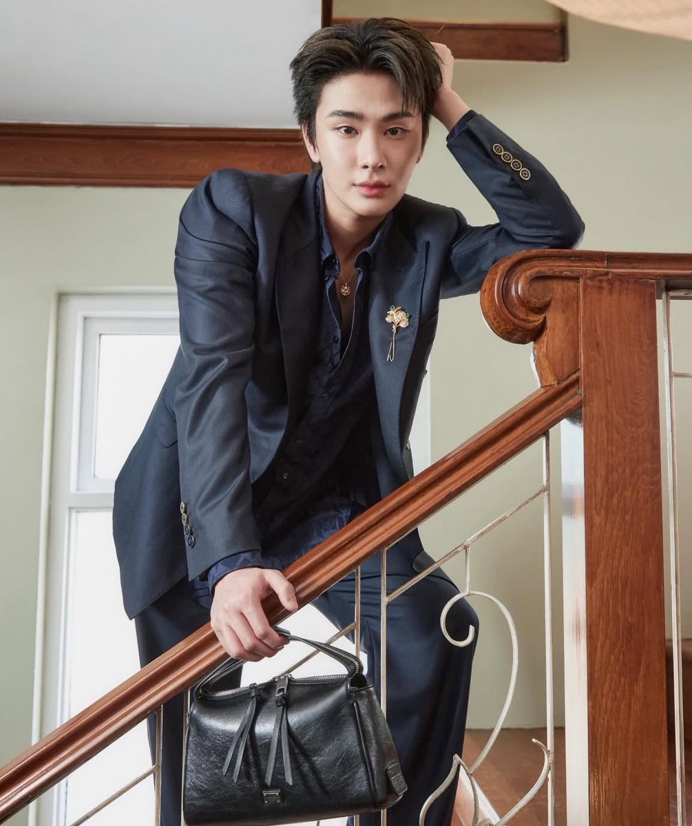 โห เซตนี้ ทิ้งสะโพกได้แต่อย่าทิ้งพี่นะคะ อดไม่ได้ที่จะพิมพ์คำนั้นเลยล่ะ ม…ดา… 👁️🫦👁️