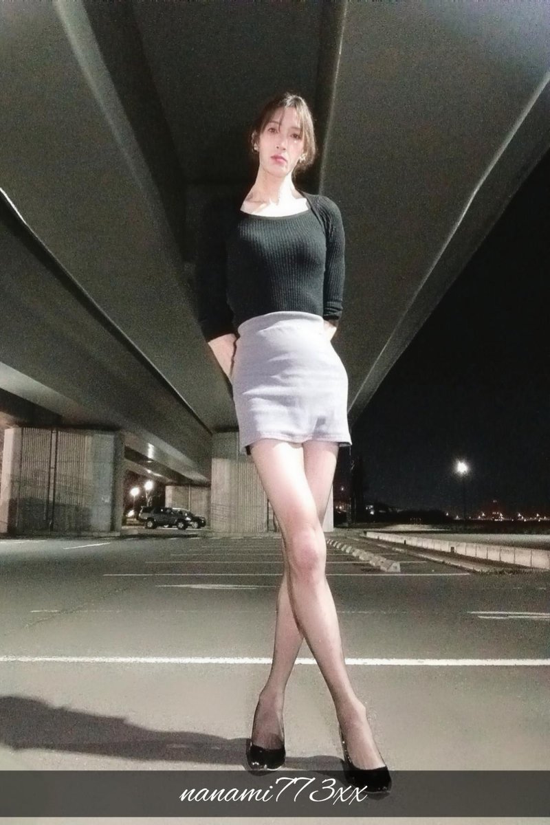 こんばんは〜🌙
写メの撮り方変えてみた
胴長じゃん😅
#女装
#高身長女装