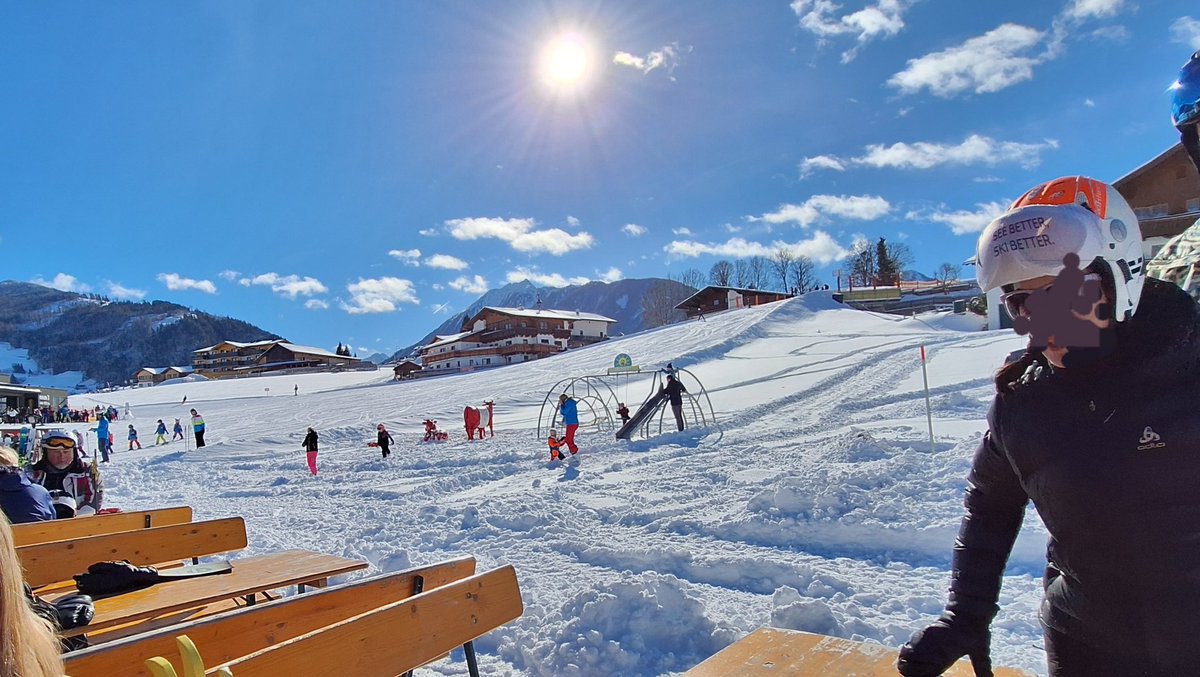 Ni som åkt skidor i Japan, hur välfungerande är liftköerna där jfr med Sverige och Alperna? Man har ju hört om den extraordinära kökulturen i t-bana etc.