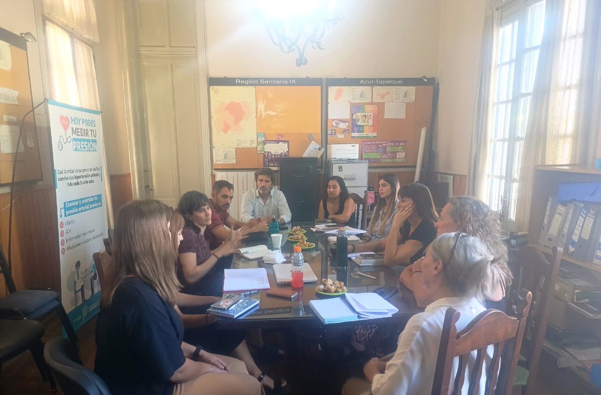 regsanix's tweet photo. 👥 En #Azul, recibimos al director provincial de salud en la Niñez y la Adolescencia, Federico Paruelo y su equipo.

👉 En la oportunidad, se desarrolló la "Mesa Salud - Educación" con la participación de referentes regionales y municipales de ambas áreas.

@SaludBAP https://t.co/XZRWwKnRVM