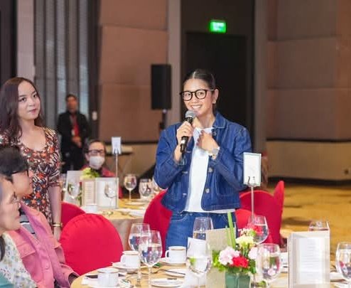 iheartkaori's tweet photo. kao at the pwu alumni '70s celebration

#KaoriOinuma
@kaori_oinuma https://t.co/moBDkIheC5