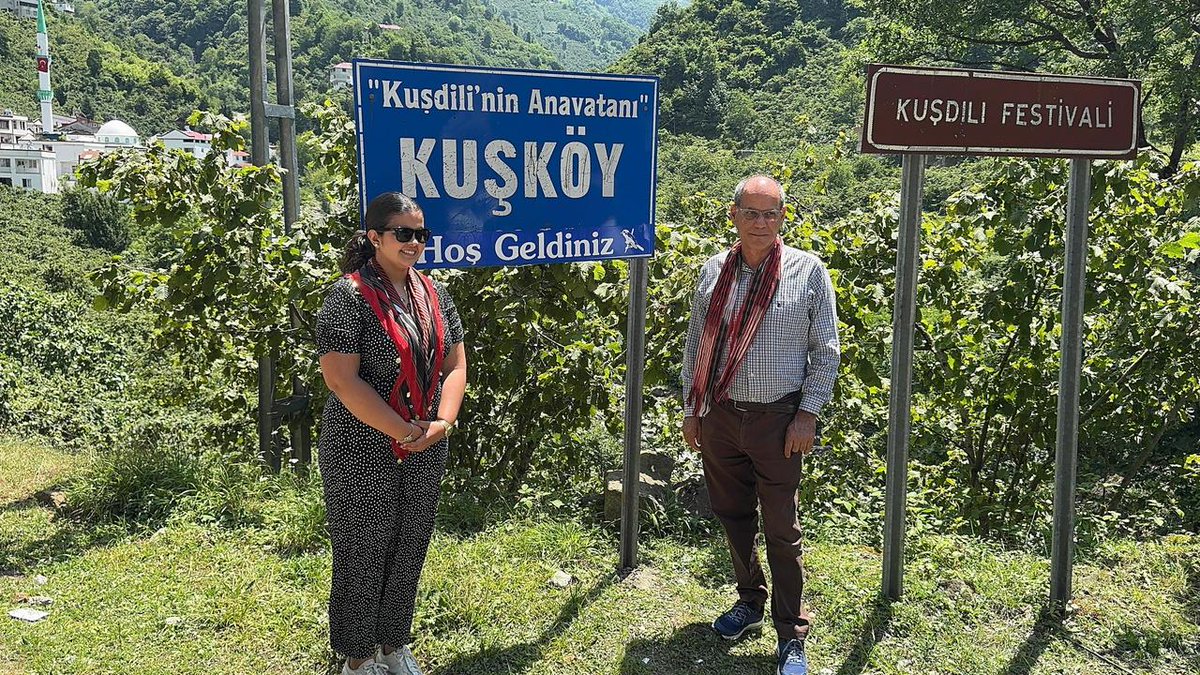 br1bottaro's tweet photo. Sempre da Trebisonda si può prendere un altro bus, stavolta in direzione Giresun. Ancora colline verdi, tantissima pioggia e nuvole che si abbassano man mano che si sale: le valli sono ancora più aspre rispetto a quelle di Rize. E poi si arriva a Kuşköy, e tutto prende senso. https://t.co/EFLUfyuD2Z