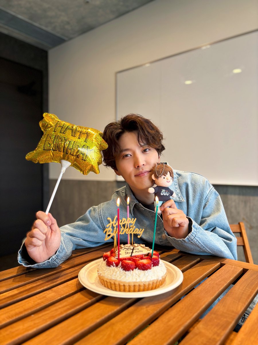 miyuuu_official's tweet photo. ▶▶ YouTube #short 更新！📹 ◀◀

📹入野自由「驚きの子」コメント動画
https://t.co/lTX4Ebccwo

🎂バースデーお祝い動画
https://t.co/L0zQ6YV1At

#入野自由 #UUU https://t.co/vVsbR7bgHN