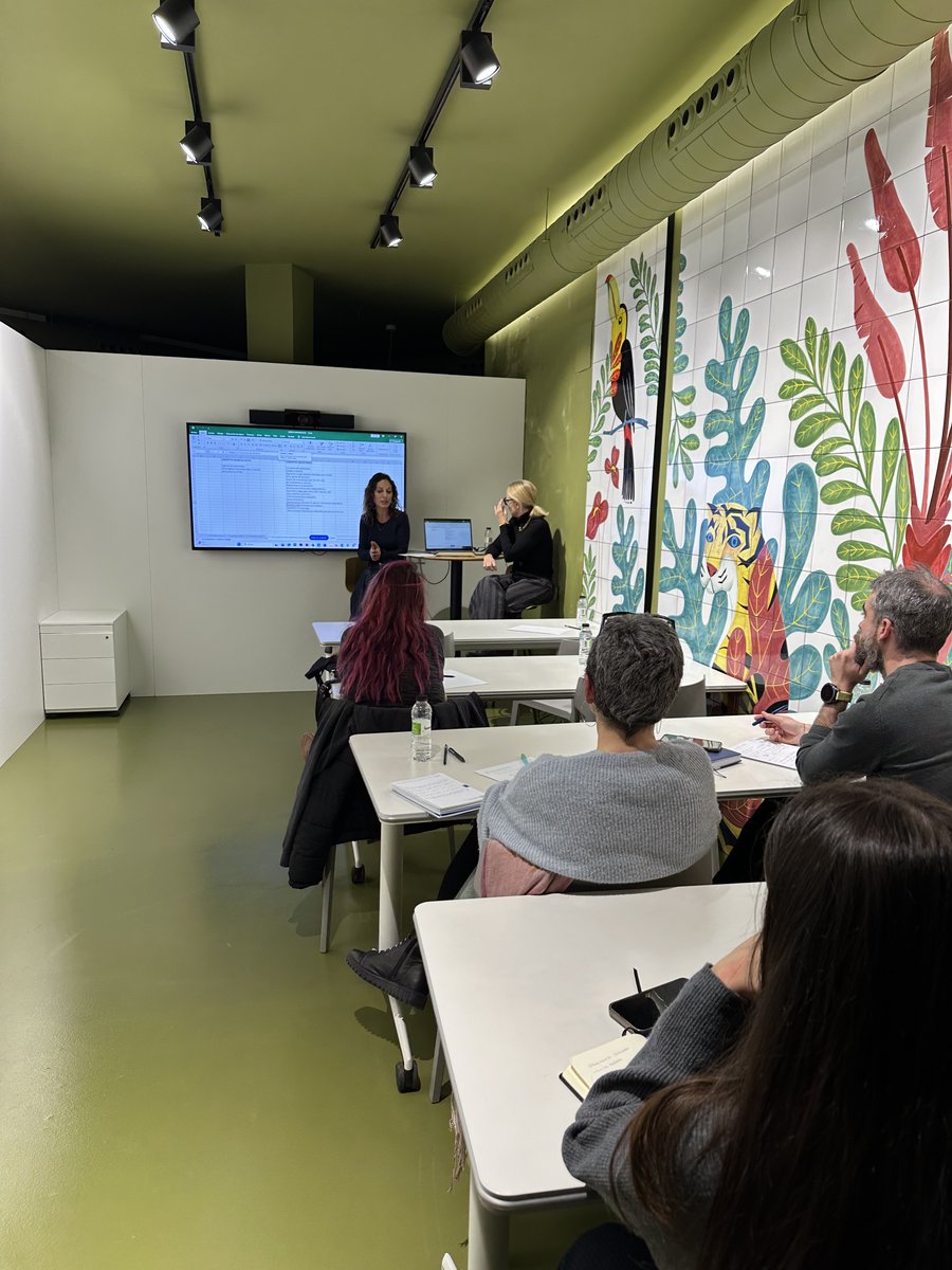 CDICV's tweet photo. Ayer concluyó la formación de #AcademiaCDICV “Cómo iniciar un estudio de diseño”, dirigida a profesionales que comienzan su actividad por cuenta propia.

🔗https://t.co/8aueNwyHK9

#CDICV https://t.co/3DaX55y5yH