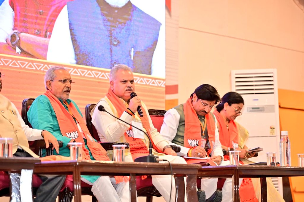 ajayjamwalbjp's tweet photo. आज प्रदेश कार्यालय, भोपाल (मध्यप्रदेश) में आयोजित पंडित दीनदयाल उपाध्याय प्रशिक्षण महाअभियान–2026 की प्रदेश कार्यशाला को संबोधित किया एवं आगामी कार्ययोजना की चर्चा की।

@BJP4India 
@narendramodi 
@NitinNabin 
@blsanthosh