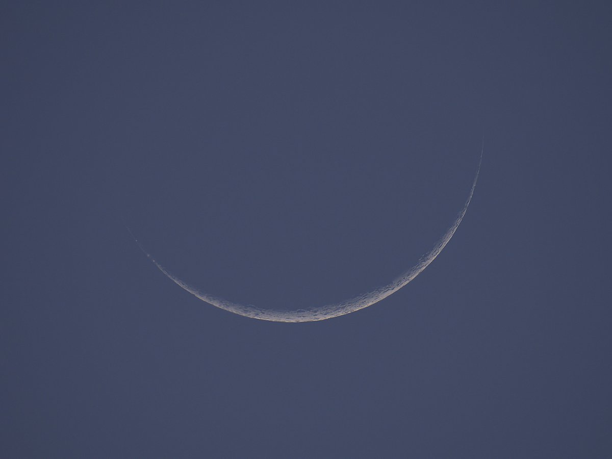 moonsystem's tweet photo. 2026-02-19 17:31 - 17:41 -17:51 #旧暦一月三日 #初月
年始から体調を崩してしまいましてポストをお休みしておりましたが何とか回復して来ました。
久しぶりの撮影でしたが旧暦新年の初月を捉えることが出来ました。
少しずつ撮影を再開して行きたいと思いますので宜しくお願い致します。🙇 https://t.co/b6lk3FNfWq
