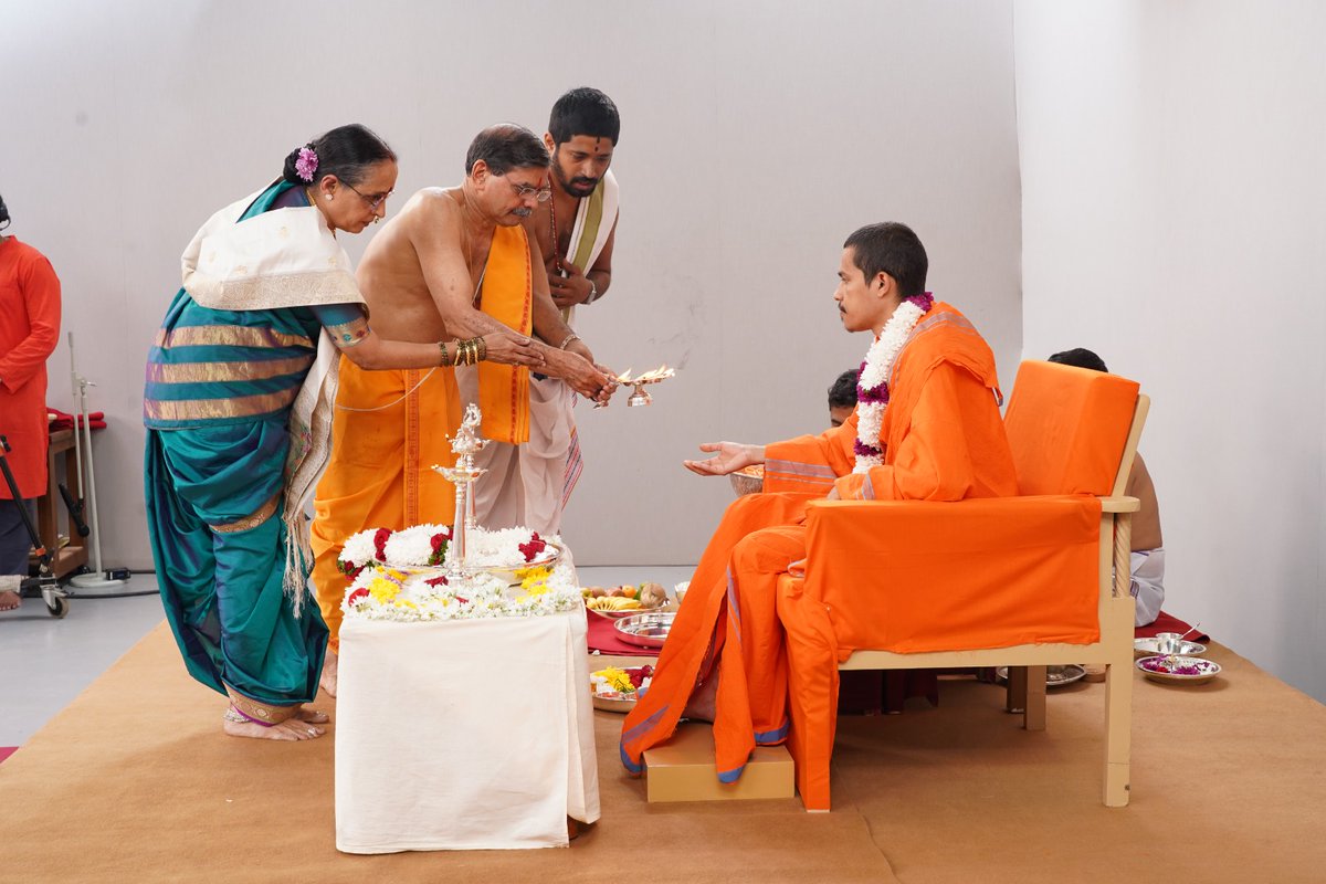 Trend 🔔 Sanatan Sanstha
 Partagali Swami Visits Sanatan Ashram

गोवा रामनाथी आश्रम में श्री संस्थान गोकर्ण पर्तगाली जीवोत्तम मठ के 24वें पीठाधीश्वर श्रीमद् विद्याधीश तीर्थ स्वामीजी की सदिच्छा भेंट ।पावन आगमन केवल एक भेंट नहीं, बल्कि सनातन संस्था के धर्मकार्य की दिव्य पुष्टि
