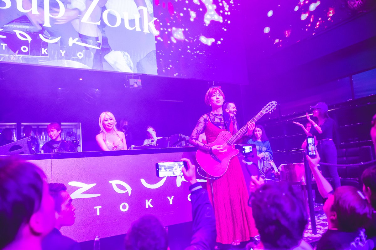 aoi_michelle's tweet photo. 海外でも活躍する
女性DJ
TIARA ちゃんBirthday イベント🎸
1曲コラボさせて頂きました!
ここにもエレガット
クラブでDJとアコギコラボって初めてでした!
ミッドナイトも元気に生きれるように体力つけたいと思います💪笑
楽しい夜でした✨ありがとうございました!
おめでとう🎈
#dj #guiar https://t.co/NmrKXdVZNG
