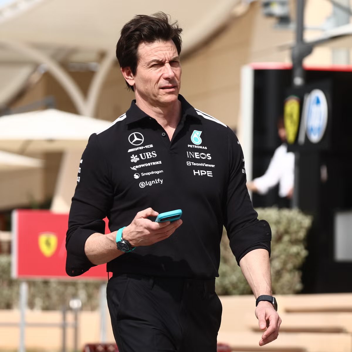 😮Toto Wolff: "Nos dijeron que nuestra relación de compresión era ilegal, y ahora la siguiente historia es que nuestro combustible es ilegal"

🗣️"Quizá mañana pase algo más, quizá aparezca en los archivos de Epstein... Aunque ya me arrepiento de ese comentario"

ℹ️Erik Van Haren
