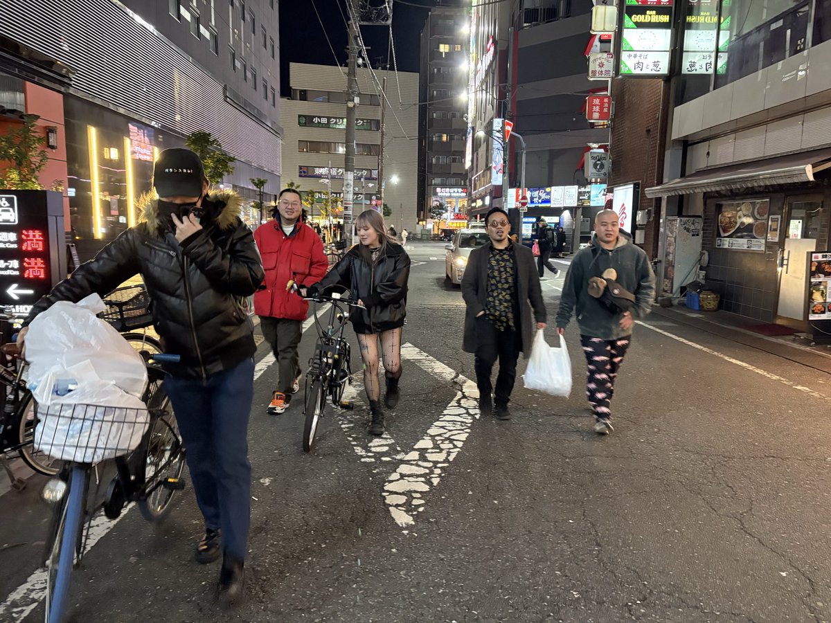 はーい！
木曜日ロフバーオープンです！
今更ですがロフバー新年会飲みしてきました

みんなでご飯食べてみんなで買い出し楽しいなん♪

本日はOLりくくんぬいたんです！
朝までよろしくお願いいたします🥺