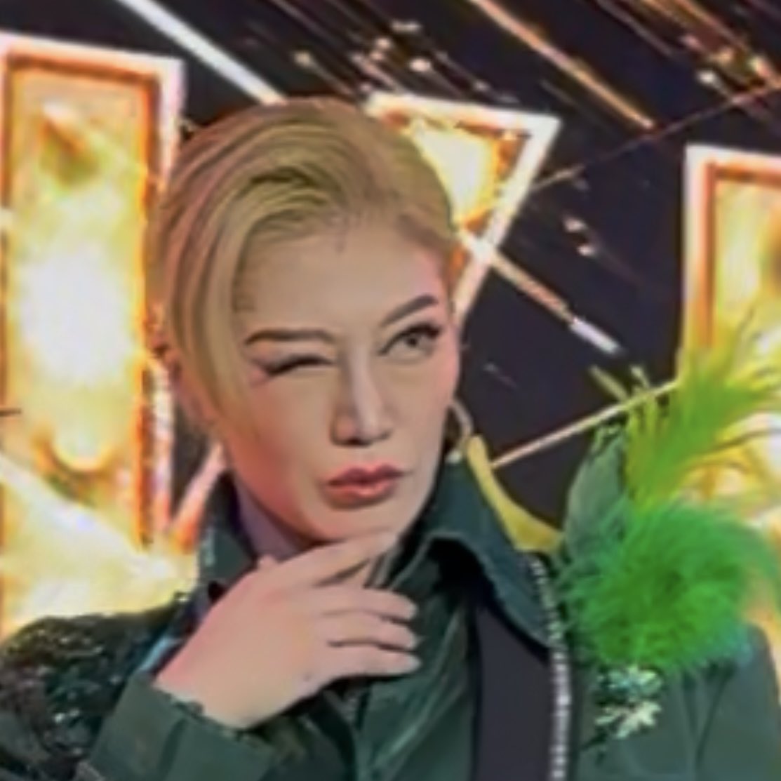 ViVA2020renewal's tweet image. 【天輝Twinkle】
アイリスさんに教わって、自分で撮影した動画から画像探してみた
レオさまウインクあったー❣️
麗人ショットもあったー❣️
唇が艶やか💕この上なく綺麗でかっこよ😍
ありすちゃんとのツーショ、なんてお似合いコンビなの😍
娘役さんたちもかわいいし、美形😍
#Twinkle
#天輝レオ