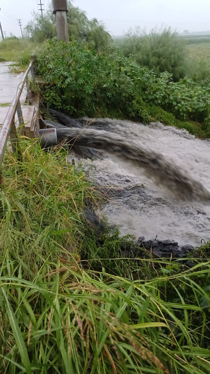 La municipalidad de <a href="/_SantaFeCapital/">Santa Fe Capital</a> informa, que todas las estaciones de Bombeo están operativas...a esta hora, en el distrito Alto Verde , llevan caídos mas de 120 mm de lluvia en menos de dos horas.