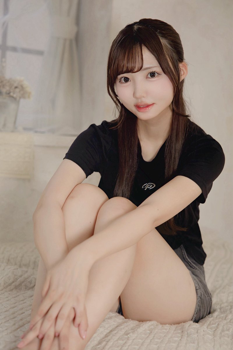 searchone_info's tweet photo. 【20日 21：45募集スタート】

2月28日（土）開催分
『七瀬 萌華さん 個人撮影会』 
各部50分／4部制
❶12：50
❷14：20
❸15：30
❹16：40
スタジオ▷https://t.co/q1bHVNGioj

@moka_syl　 
https://t.co/Ntbd2LioZc https://t.co/PklT5fnq8M