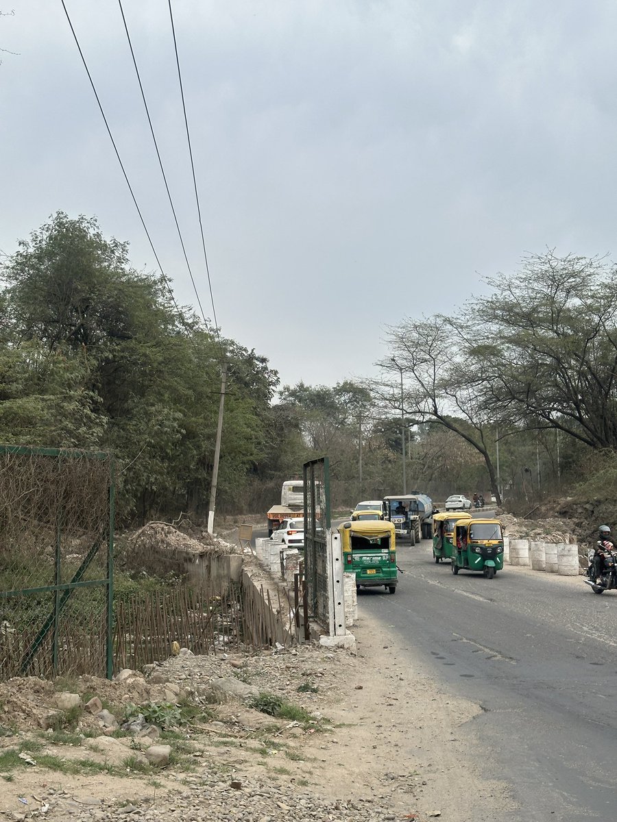 themilemuncher's tweet photo. Seems like chd municipal is unaware of Delhi's incident. Iron rods are lying open since months, incomplete bridge inviting a major accident. What a shame, that's a big risk to someone's life! @MCChandigarh @BJP4Chandigarh @thetribunechd @etribune @DainikBhaskar @news24tvchannel https://t.co/IolREDgiin