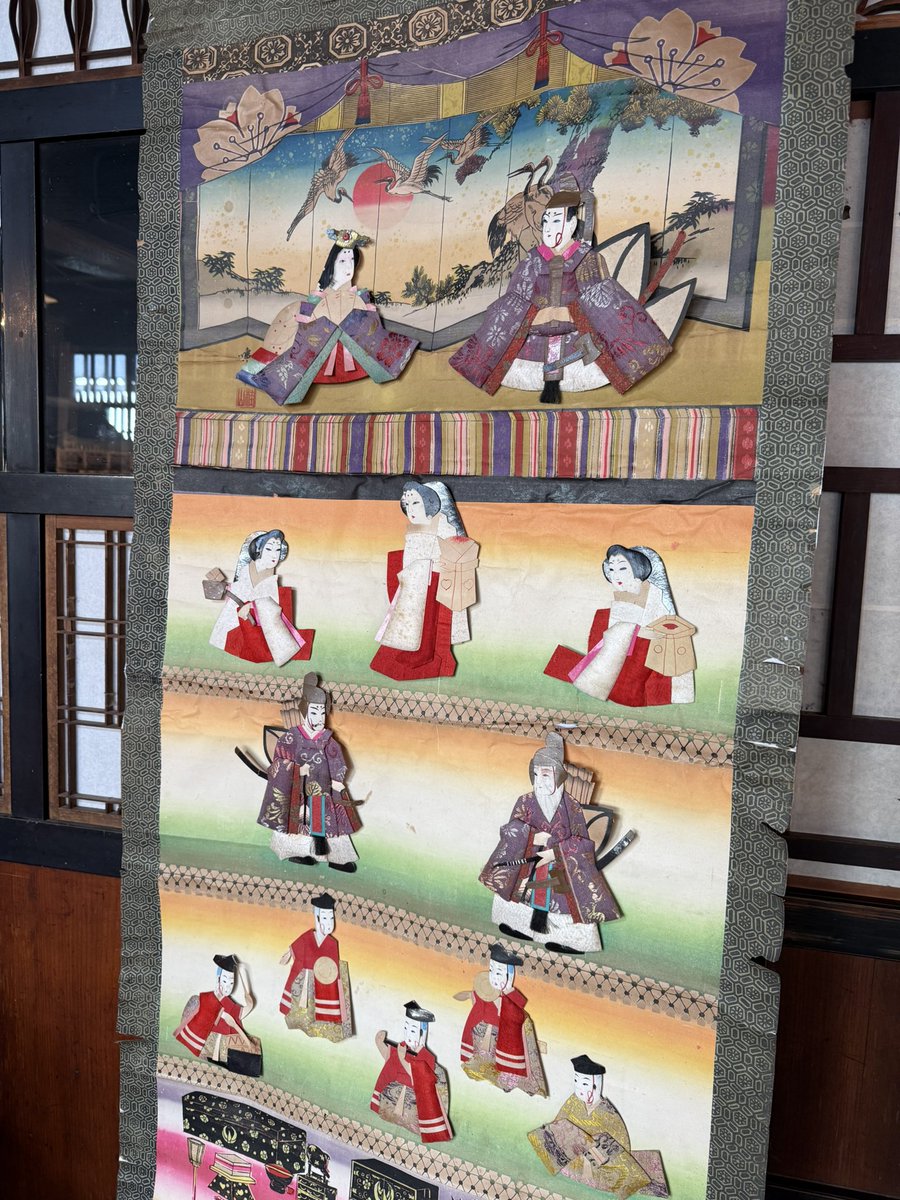 あとこれも面白かった。 「掛け軸雛」 高価な人形が買えなかった庶民が