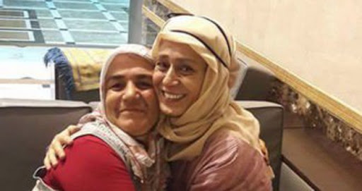 Yıldız Tilbe 300 bin dolar bağışlayarak Gazze’de iki ayrı çadırkentin kurulmasına öncülük etmişti.
Şimdi de çadır kentlerde kalacak aileler için 12 bin kişilik iftar sofralarının tüm masraflarını üstlendi.
Allah kabul etsin bacı.