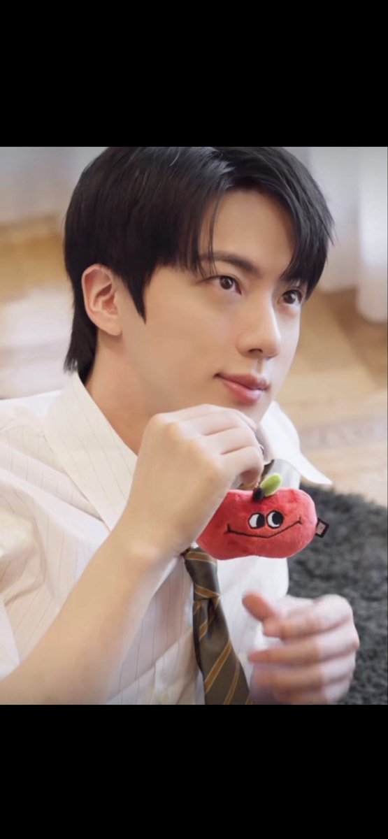 仕事から帰り、家でくつろいでいる旦那、という設定😍🤣🩷首から手元凄く綺麗な肌と血管🫠顔強い✨

#IGIN 
 #JIN