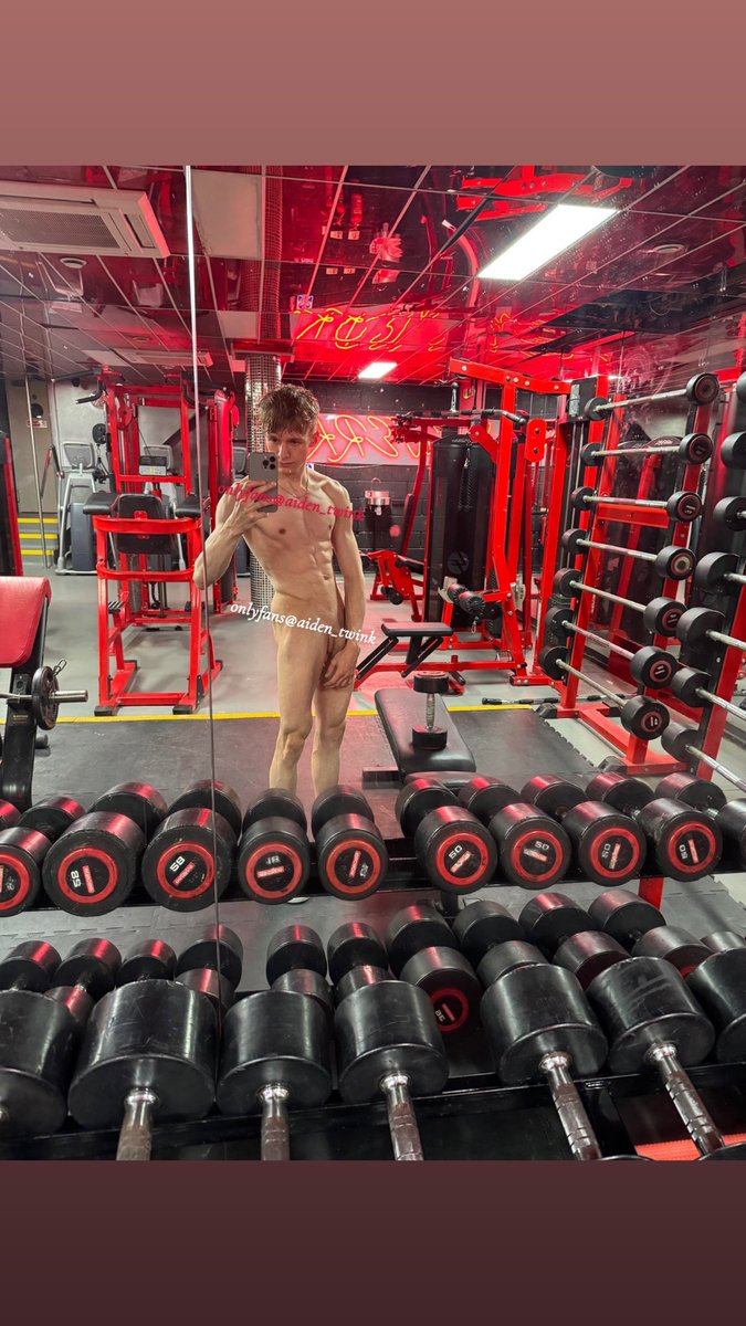fav gym outfit!🏋🏻‍♂️

more on here: 
onlyfans.com/aiden_twink/c14