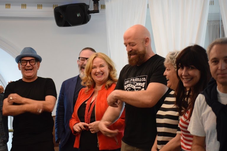 burgoslibre's tweet image. 🥳🥳La juerga de los vividores de Burgos 2031 a costa de los burgaleses costó 13.005'85 euros. Todo bien regado con vino y comilonas de 3.500 euros.
Mientras, los músicos seguimos sin cobrar. Es una puta vergüenza. 
@burgosdijital @Canal54TVBurgos @Blanca1166