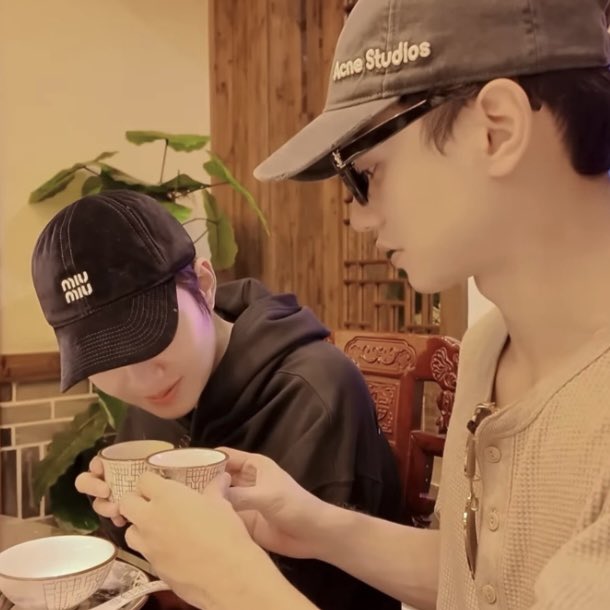 skyblutothemoon's tweet image. 🐰 : แก้วชาห้ามชนกับใครมั่วซั่ว ต้องชนกับคนที่สำคัญ

ชั้นเจี๊ยกตั้งแต่เริ่มคลิปเรยคุรพี่

#KengNampingInChongqing
#KengNamping ; #เก่งน้ำปิง