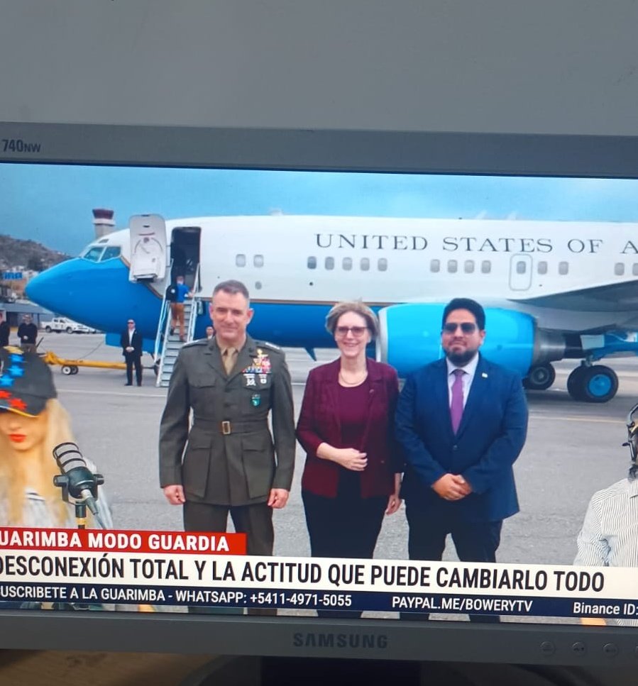 Increible está foto. 
Padrino López es una vergüenza para las Fuerzas Armadas, ten un poco de dignidad y renuncia!!!