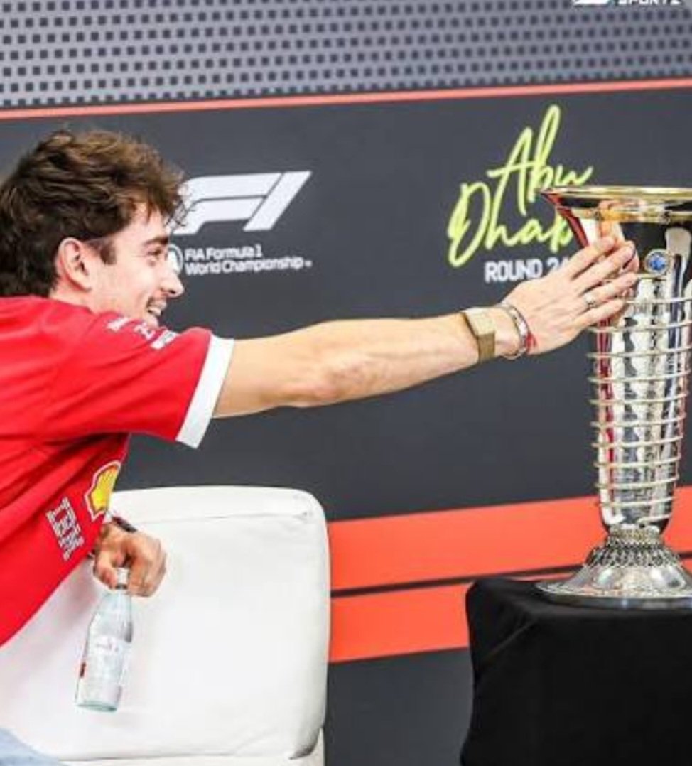 Enz0_23's tweet photo. @FerrariF1FRA Cette image va bientôt devenir réalité, ON ARRIVE EN MÉCHANT MERCEDES https://t.co/QIEbmQdYXw