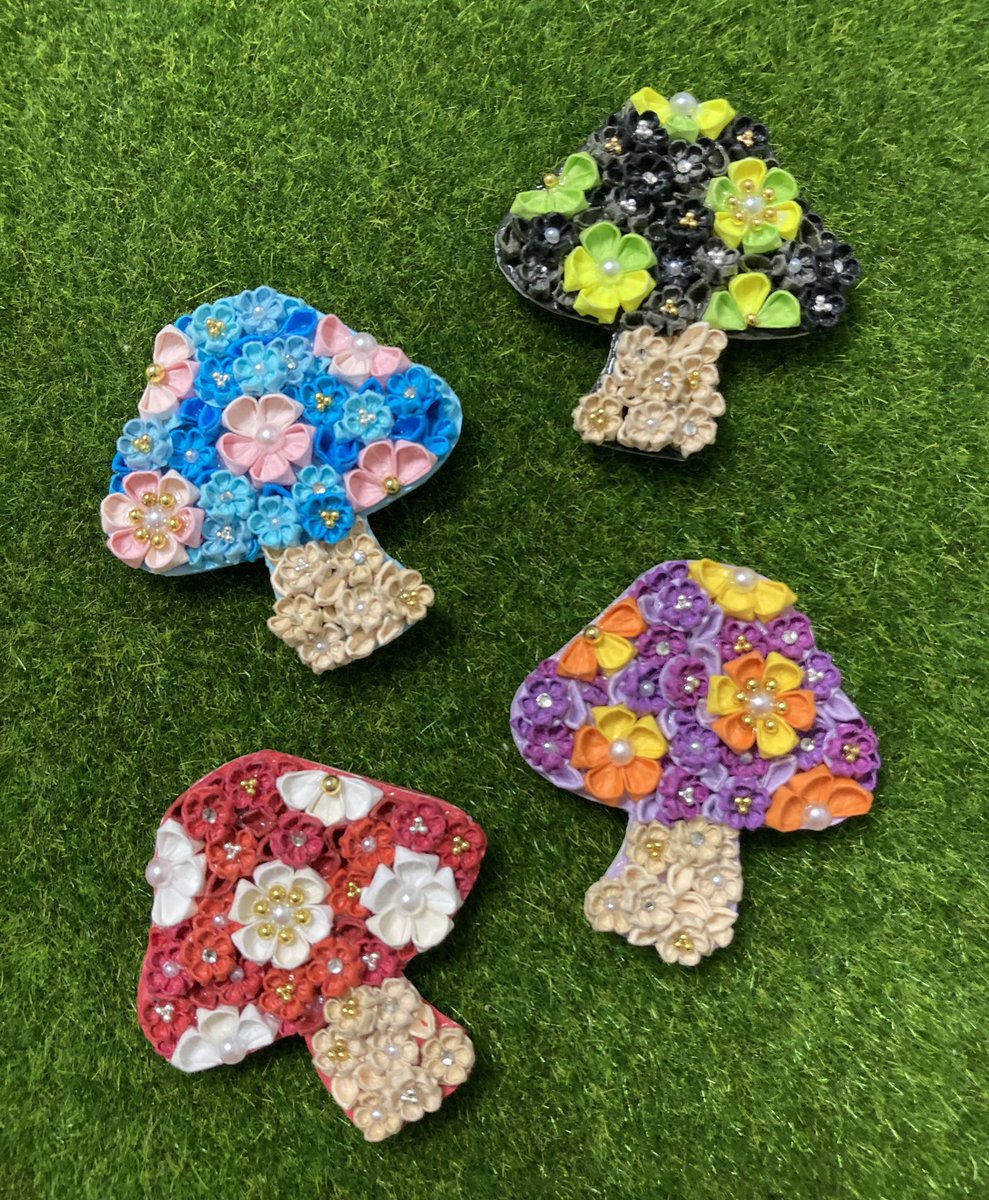 su08_19's tweet photo. きのこ🍄

色んな色の毒キノコ〜🍄
沢山作ってマグネットにしてペタペタ貼り付けたい〜🥹✨

気になる方は
コメント、DM
お待ちしております🥰

※マグネット、ブローチへの
加工致します。

#折り紙でつまみ細工 #つまみ細工 #ハンドメイド #折り紙 #きのこ https://t.co/gq89r11X2h