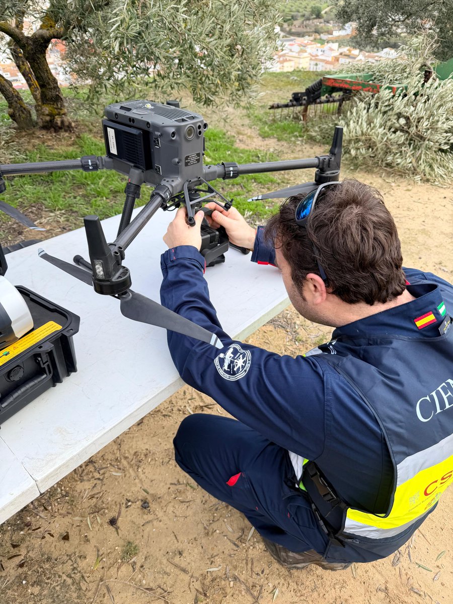 ICMAN_CSIC's tweet photo. El ICMAN-CSIC ha aportado análisis con drones y LiDAR para evaluar los daños de las lluvias en Andalucía. El equipo SeaDron identificó zonas de riesgo en Alcalá del Valle y continúa trabajando con las autoridades para apoyar la gestión y desescalada de la emergencia.
#CSIC #ICMAN https://t.co/nQEeQnumf4