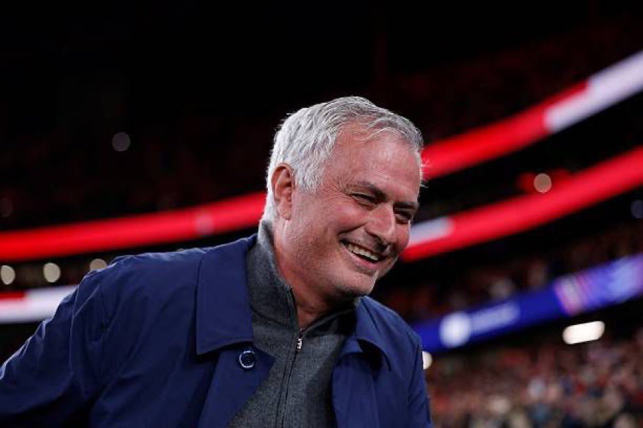 DataFutebol's tweet image. Lilian Thuram, ex-jogador francês: 

"José Mourinho é um grande treinador com uma carreira excepcional. Ele trabalhou com muitos jogadores negros ao longo da sua vida e isso não o impede de duvidar da veracidade de um ato racista. 

"Mas como ele (Vini) pode fazer isso (dançar na