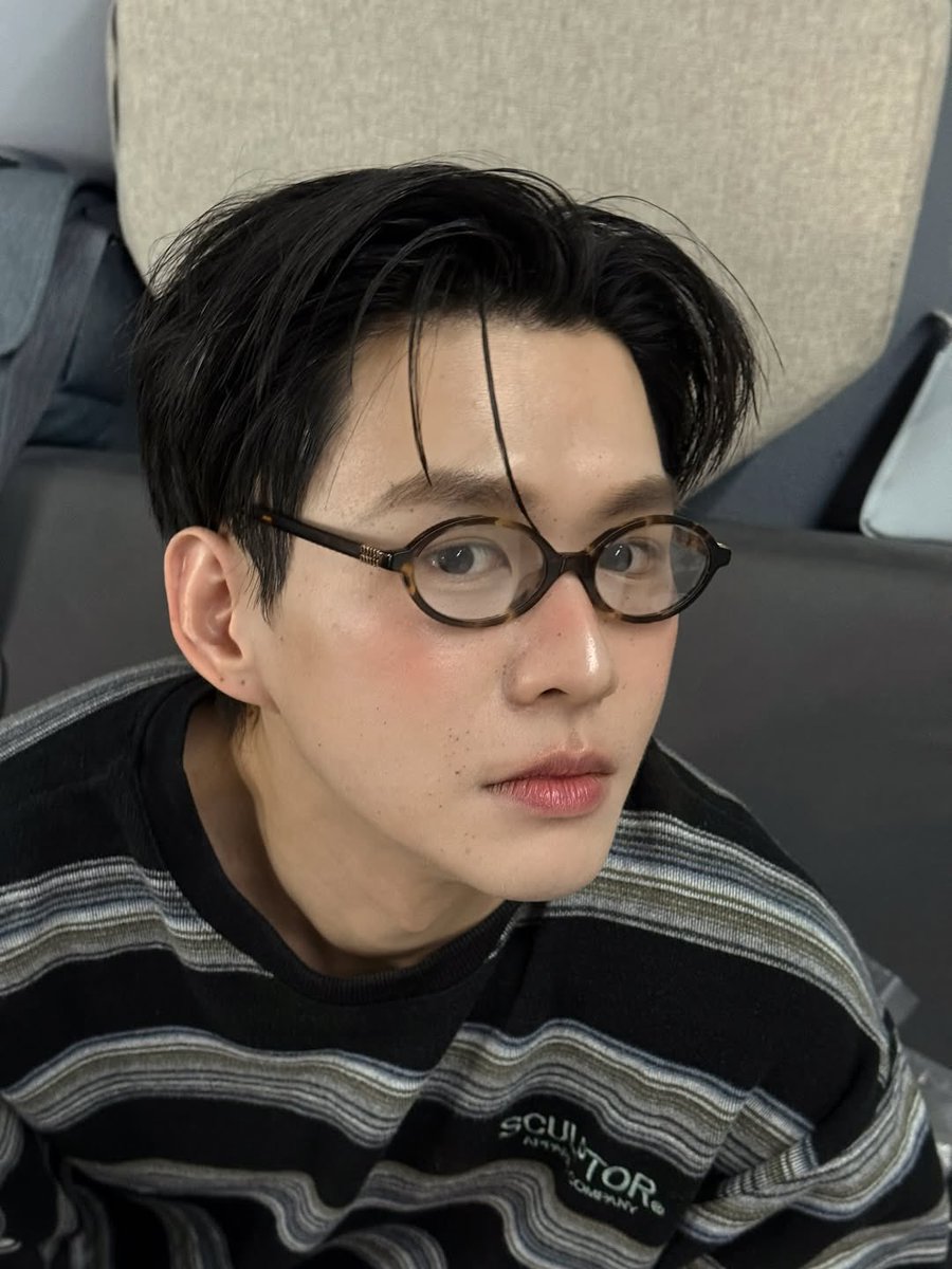 : ทำไมพี่หน้าหวานจังเลย 
: แล้วสวยมั้ยคะ
: สวยค่ะ พี่เป็นเคะหรือเปล่า
: ถ้าหนูอยากให้เป็น พี่ก็ตามใจหนู
: ตามใจทุกอย่างเลยหรอ
: ใช่ค่ะ ทุกอย่าง
: งั้น...พี่ก็มาเป็นของหนูสิ
: ตามบัญชาเลยค่ะเด็กดี