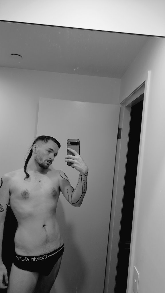 QLB25 ✈️PARIS 2026 tweet media