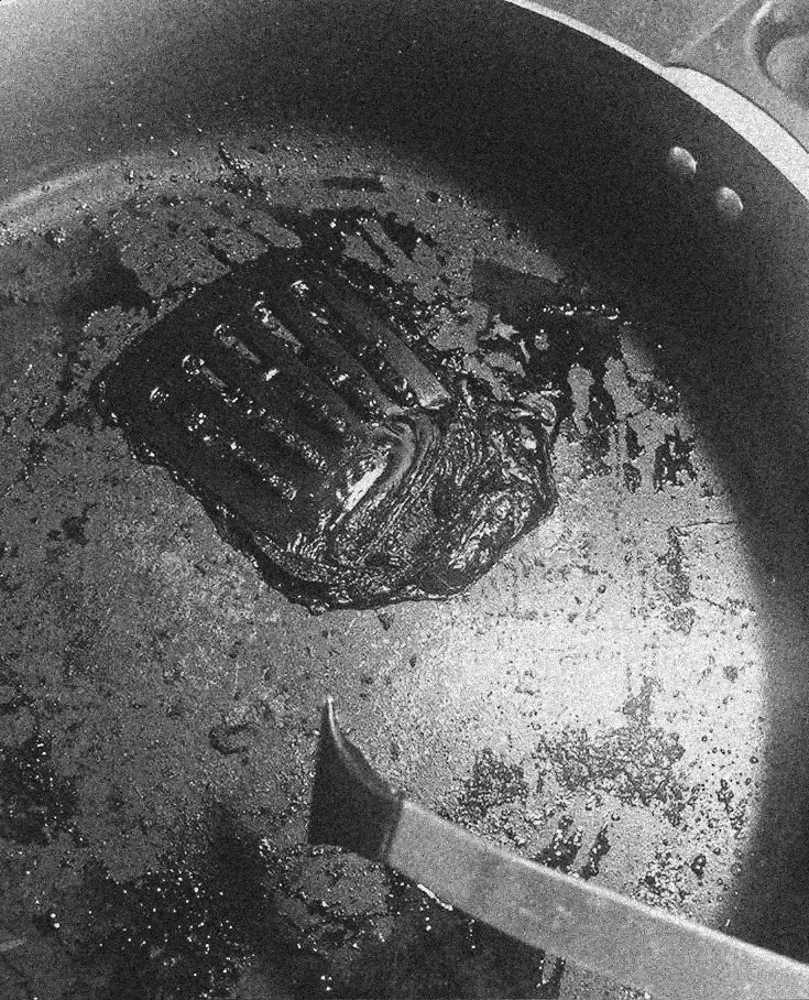 ⠀

Nikmatnya buka puasa pakai spatula goreng (untung Mama belum pulang).

⠀