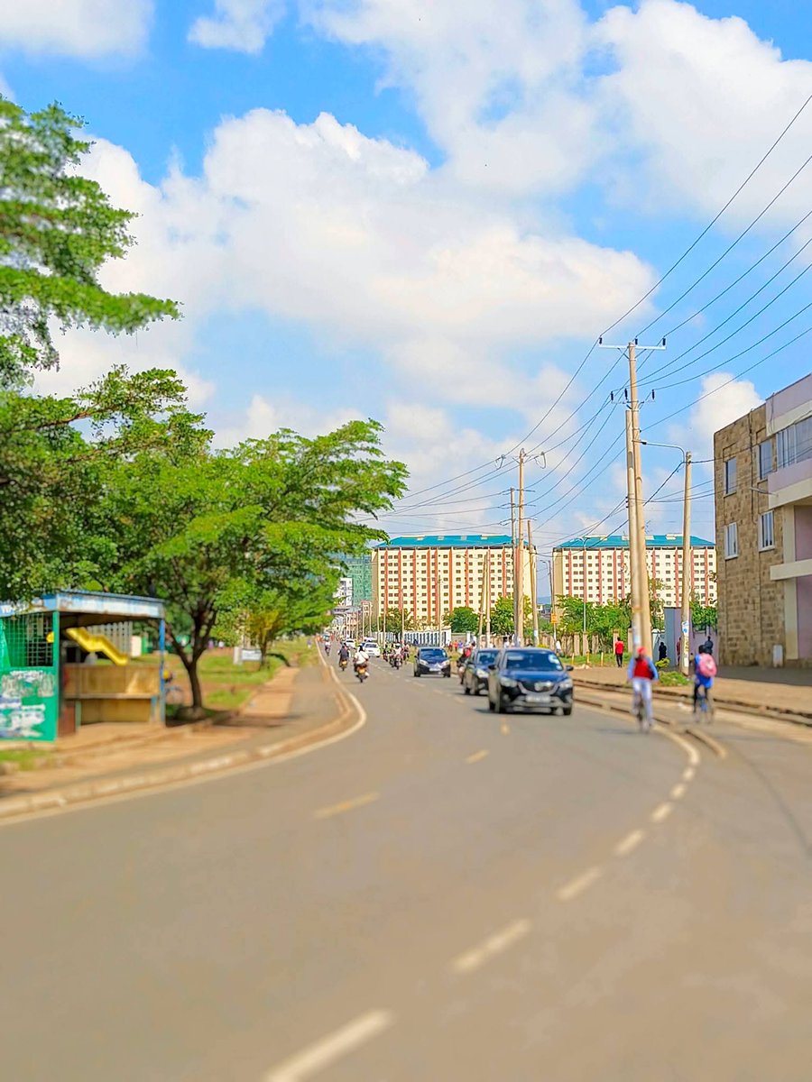 VanOkush's tweet photo. @coolkid__8 Prof Nyong'o was fought by hawkers and matatus but he had the support of the majority, now just look at Kisumu. https://t.co/dy0Z5i3j9e